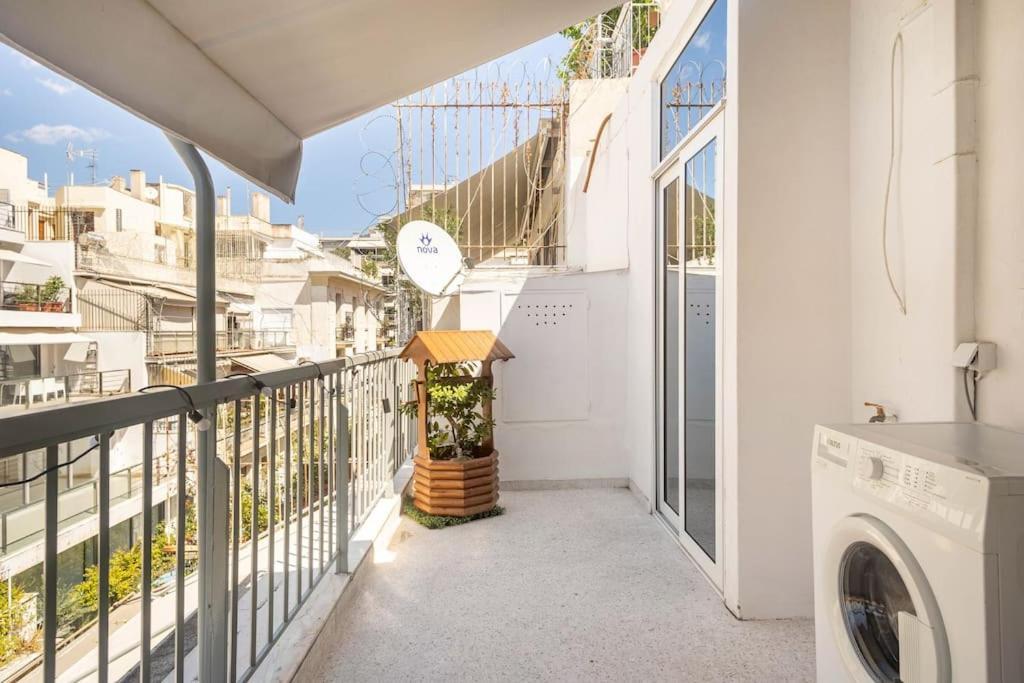 Downtown 22Sqm Green Nest King-Size Bed Athens Exterior photo